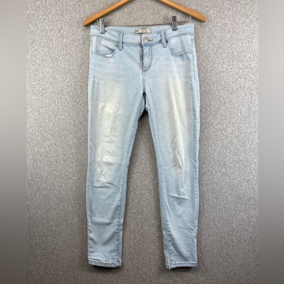Free People light wash skinny jeans size 27 wardrobe basics bodycon boho - Picture 1 of 9